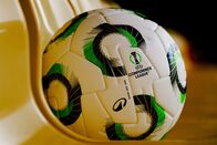 Fußball: Conference League – Der UEFA Conference-League-Ball der Saison 2025-2026