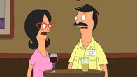 Bob's Burgers – Wollen ein romantisches Wochenende verbringen und bitten deshalb Teddy auf die Kinder aufzupassen. Doch können Bob (r.) und Linda (l.) sich auf ihn verlassen?