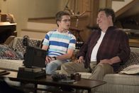 The Goldbergs – (v.li.) Sean Giambrone (Adam Goldberg), Jeff Garlin (Murray Goldberg).