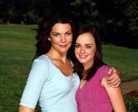 Gilmore Girls – L-R: Lorelai Gilmore (Lauren Graham), Lorelai 'Rory' Leigh Gilmore (Alexis Bledel).