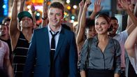 Freunde mit gewissen Vorzügen – Jamie Rellis (Mila Kunis) versucht den Grafiker Dylan Harper (Justin Timberlake) davon zu überzeugen, dass New York eine attraktive Stadt ist. Sie zeigt ihm einen Flashmob auf dem Times Square. Dylan ist begeistert.