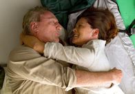 Harry nervt – Eigentlich will Katharina (Angela Roy) sich von Harry (Günther Maria Halmer) doch nicht scheiden lassen.