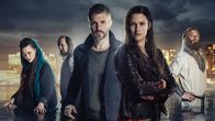 Beforeigners – KeyArt/Titel - Die Jagd nach dem berüchtigten Frauenmörder „Jack the Ripper“ im heutigen Norwegen und das Geheimnis der Zeitreise stehen im Zentrum der zweiten Staffel von „Beforeigners – Mörderische Zeiten“. Die multitemporale Kommissarin Alfhildr (Krista Kosonen, vorne re.) und ihr Partner Haaland (Nicolai Cleve Broch, vorne li.) übernehmen den Fall. Olav Haraldsson (Tobias Santelmann, re.), die Schamanin Volva (Hedda Stiernstedt, li.), und Buchautor John Roberts (Paul Kaye).
