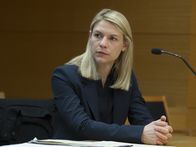 Homeland – Muss sich mit dem Jugendamt auseinandersetzen, welches befürchtet, dass Franny nicht mehr gut bei ihr aufgehoben ist: Carrie (Claire Danes) ...