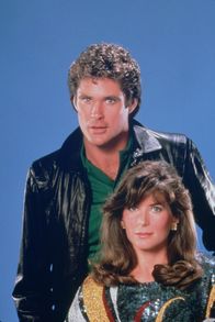 Knight Rider – (4. Staffel) - Bei seinen Einsätzen wird Michael Knight (David Hasselhoff, l.) von Dr. Bonnie Barstow (Patricia McPherson, r.) unterstützt ...