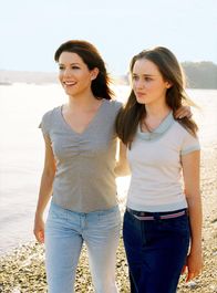 Gilmore Girls – Auch, wenn sich ihre Leben verändern, wissen Lorelai (Lauren Graham, l.) und Rory (Alexis Bledel, r.), dass sie sich auf einander immer verlassen können ...