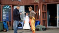 Mutter, Kutter, Kind – Elyas (Neil Malik Abdullah, li.) und Heddi (Anneke Kim Sarnau, re.) haben eine gute Zeit mit Jannis (Lewe Wagner, Mitte).