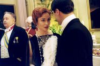 Die wiedergefundene Zeit – Gilberte (Emmanuelle Béart) und Marcel Proust (Marcello Mazzarella) auf einem Fest