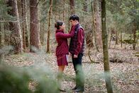 Sturm der Liebe – Olivia (Soraya Bouabsa, l.) hat Angst davor, dass Elias (Orlando Lenzen, l.) ins Gefängnis kommt.