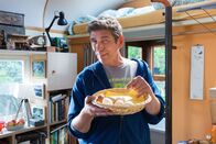 Löwenzahn – Was gab es zuerst? Huhn oder Ei? Fritz Fuchs (Guido Hammesfahr) findet es heraus.