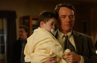 Malcolm mittendrin – Hal (Bryan Cranston, r.) will seinem Nachbarn eines auswischen ...