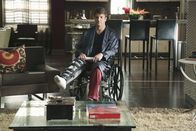 Castle – Allein und gehandicapt sitzt Castle (Nathan Fillion) in seiner Wohnung und langweilt sich fast zu Tode ...