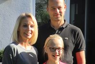 Unsere Geschichte – Carola und Christoph Kaiser mit Tochter Amelie aus Hamburg, ihr erstes Kind, geboren 2004.