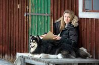 Rebecka Martinsson – Rebecka Martinsson (Sascha Zacharias) arbeitet ihre Vergangenheit auf.