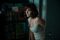 10 Cloverfield Lane – Als Michelle (Mary Elizabeth Winstead) sich sicher ist, dass sie mit einem Psychopaten in einem Bunker eingeschlossen ist, setzt sie alles daran, diesem zu entkommen. Aber hätte sie überhaupt eine Chance, außerhalb zu überleben?; Als Michelle (Mary Elizabeth Winstead) sich sicher ist, dass sie mit einem Psychopaten in einem Bunker eingeschlossen ist, setzt sie alles daran, diesem zu entkommen. Aber hätte sie überhaupt eine Chance, außerhalb zu überleben?