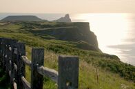 Maritimes Erbe – Worm‘s Head, der „Drachenkopf“, an der Rhossili Bay auf der Halbinsel Gower: eines der Highlights dieser an landschaftlichen Schönheiten reichen Küste