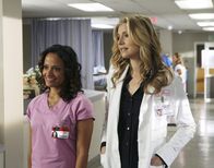 Scrubs - Die Anfänger – (v.li.) Judy Reyes (Carla Espinosa), Sarah Chalke (Elliot Reid).