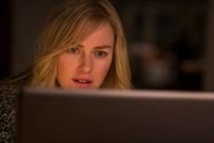 Shut In – Mary (Naomi Watts) tauscht sich mit ihrem Kollegen Dr. Wilson (Oliver Platt) aus.