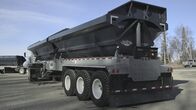 Alaskas Mega-Maschinen – A rear view of the gravel hauler essential to construction of the Dalton Highway.