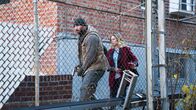 Bushwick – Stupe (Dave Bautista, l.); Lucy (Brittany Snow, r.)