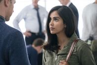 Manifest – Ben Stone (Josh Dallas, l.); Saanvi Bahl (Parveen Kaur, r.)
