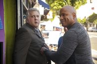 Navy CIS: L.A. – Hat Daniel Roebuck (Paul Barnes, l.) etwas mit dem aktuellen Fall zu tun? Sam (LL Cool J, r.) und seine Kollegen werden es herausfinden ...
