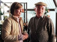 Das bisschen Haushalt – Irina (Valerie Niehaus) kümmert sich um Bertram (Peter Sodann), ein charmanter, älterer Herr mit einer großen Leidenschaft fürs Gärtnern.