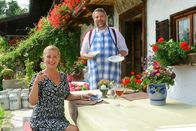 Die Rosenheim-Cops – L-R: Marie Hofer (Karin Thaler) and Anton Stadler (Dieter Fischer)