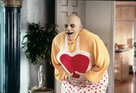 Addams Family Values – Fester (Christopher Lloyd) ist voller Liebesglück. Doch kann er der Frau seiner Träume trauen?