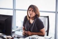 Safe House – DCI Jane Burr (Sunetra Sarker) arbeitet mit DI Olly Vedder zusammen und glaubt an Tom Brooks Theorie, dass der Mörder, der unter dem Namen "Die Krähe" bekannt ist, existiert.