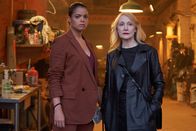 Gray – Sara Beckham (Lydia West, l.); Cornelia Gray (Patricia Clarkson, r.)
