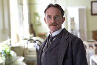 Ripper Street – Dr Karl Crabbe (Anton Lesser)