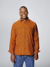 Last Man Standing – (4. Staffel) - Chuck (Jonathan Adams), der Nachbar von Familie Baxter, hat es oft nicht leicht mit Mike und seiner Sippe ...