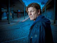 Legends – (2. Staffel) - Auf der Flucht vor falschen Mordanschuldigungen führt Martin Odum (Sean Bean) die Suche nach seiner wahren Identität nach London. Dort stößt er auf eine dunkle und gewalttätige Vergangenheit. Könnte da der Schlüssel zu seiner Zukunft liegen?