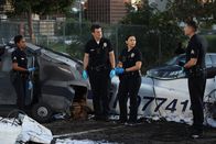 The Rookie – Harper (Mekia Cox, l.), Nolan (Nathan Fillion, M.), Chen (Melissa O'Neil, 2.v.r.) und Bradford (Eric Winter, r.) werden zur Absturzstelle eines kleinen Flugzeugs gerufen. Doch warum das Flugzeug abstürzte, bleibt für sie ein Rätsel - und vom Piloten fehlt jede Spur.