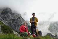 Frühling – Frühling – Gute Väter, schlechte Väter Die beiden Bergsteiger ignorien das gefährliche Wetter: Rebecca Rudolph als Helen, Simon Böer als Peter Copyright: SRF/ZDF/Barbara Bauriedl
