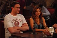 How I Met Your Mother – Sind Marshall (Jason Segel, l.) und Lily (Alyson Hannigan, r.) Teds Meinung, dass die Partnersuche schwieriger wird, wenn die Leute die 30 überschritten haben?