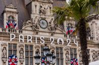 Olympische Spiele Paris 2024 – Paris, Frankreich 4. Mai 2024 - Tafeln der Olympischen Spiele Paris 2024 schmücken die Fassade des Hotel De Ville. Die Olympischen Spiele Paris 2024 finden vom 26. Juli bis 11. August 2024 statt und dauern 16 Tage.