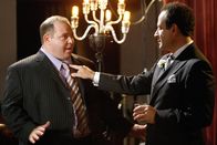 Monk – (v.li.) Vincent Curatola (Jimmy Barlowe), Tony Shalhoub (Adrian Monk).