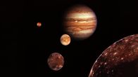 Spacetime – Die Galileischen Monde Io, Europa, Ganymed und Kallisto sind die vier größten der 79 bekannten Satelliten des Planeten Jupiter.