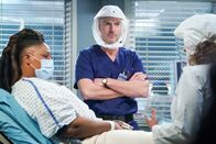 Grey's Anatomy – Azure Antoinette (Irene Davis), Richard Flood (Dr. Cormac Hayes).