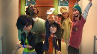 Baymax - Riesiges Robowabohu – L-R: GoGo Tomago, Wasabi, Hiro Hamada, Tadashi Hamada, Honey Lemon und Fred
