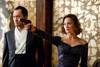 Inception – Der japanische Geschäftsmann Saito (Ken Watanabe, l.) weiß, seine Gedanken zu schützen, doch als Arthur und Cobb in einer Traumwelt auf Mal (Marion Cotillard, r.) treffen, ist klar, dass nicht nur die Unterbewusstseinssecurity für Probleme sorgt ...