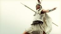 Terra X: Alexander der Große - Bis ans Ende der Welt – Auch in der Schlacht von Gaugamela kämpft Alexander (David Schütter) an vorderster Front und führt seine Armee zum entscheidenden Sieg über die Perser.