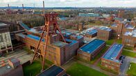Der Zweite Weltkrieg von oben – Der Industriekomplex der Zeche Zollverein ist ein großes ehemaliges Industriegelände in der Stadt Essen, Nordrhein-Westfalen, Deutschland. T