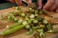 Zu Tisch ... – Die Okraschote ist ein vitaminreiches Fruchtgemüse, das die Osmanen einst nach Bosnien gebracht haben und seitdem fester Bestandteil vieler Gerichte ist.