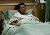 Malcolm mittendrin – Stevie (Craig Lamar Traylor) wird ins Krankenhaus eingeliefert, doch Malcolm hat immer eine Ausrede, um ihn nicht besuchen zu müssen ...