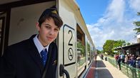 Orient-Express – Die Kindereisenbahn ist ein Relikt aus kommunistischen Zeiten – gegründet, um die Jugend auf ihre Rolle im staatlichen System vorzubereiten.