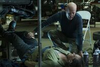 Death Wish – L-R: Joe Charles (Ronnie Gene Belivins),Paul Kersey (Bruce Willis)