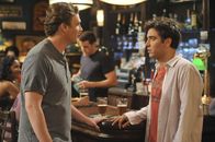 How I Met Your Mother – Als Marshall (Jason Segel, l.) von Ted (Josh Radnor, r.) erfährt, dass Stella noch nie "Star Wars" gesehen hat ist er völlig fertig. Als sie beiden sich daraufhin noch mal den Film ansehen, wird auch Ted klar, dass dies ein wichtiger Aspekt in seinem Leben ist ...